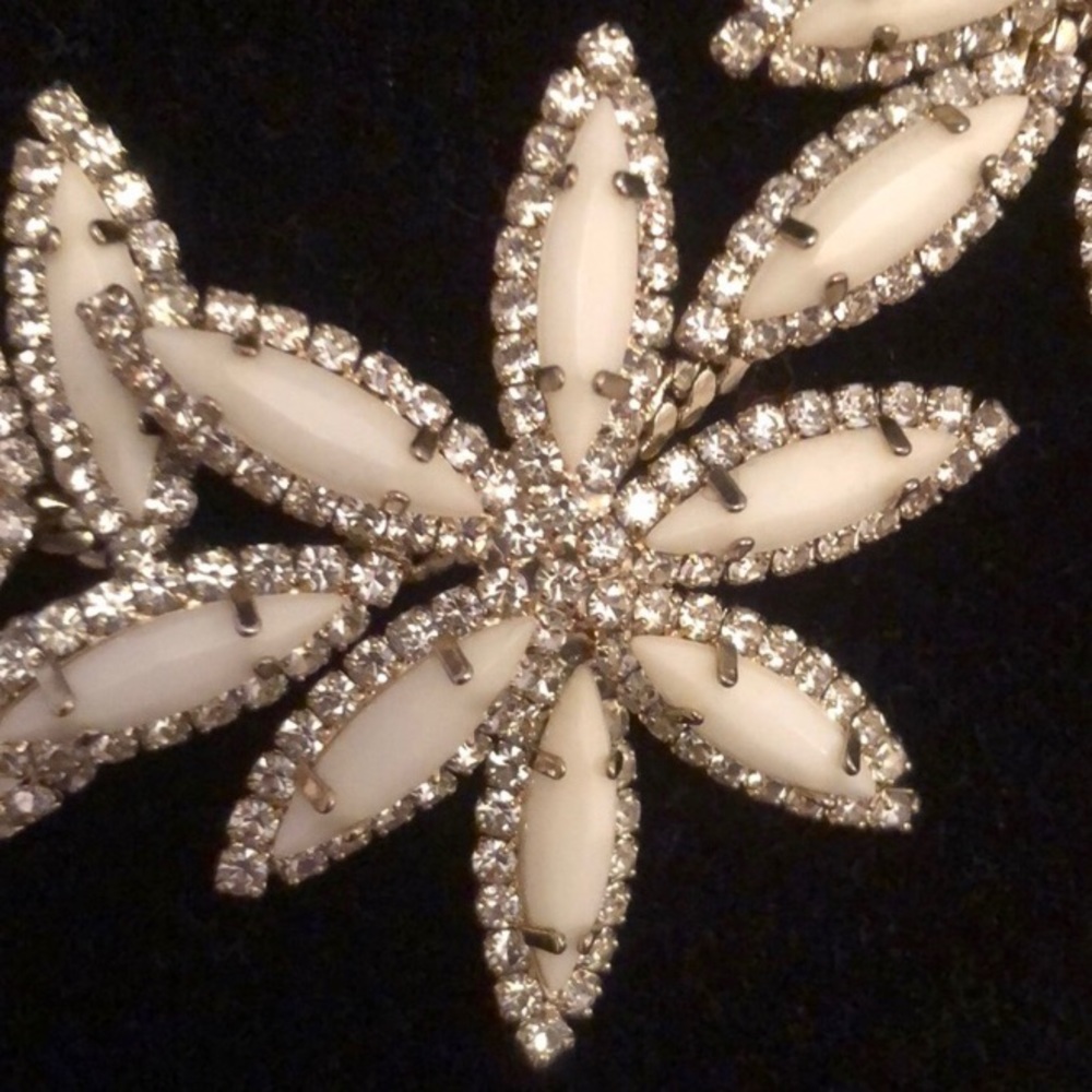 NWT Talbots Necklace Flowers and Rhinestones - Picture 3 of 5